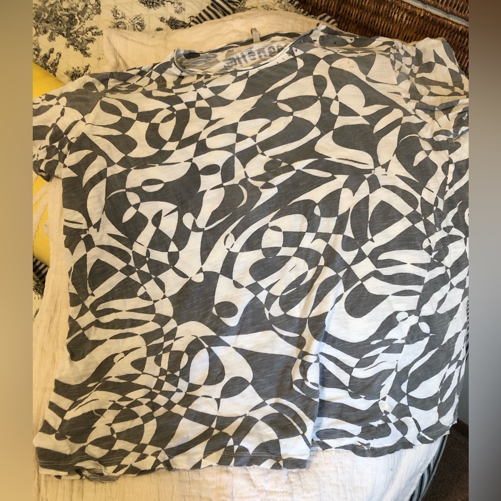 Magnolia pearl tee
